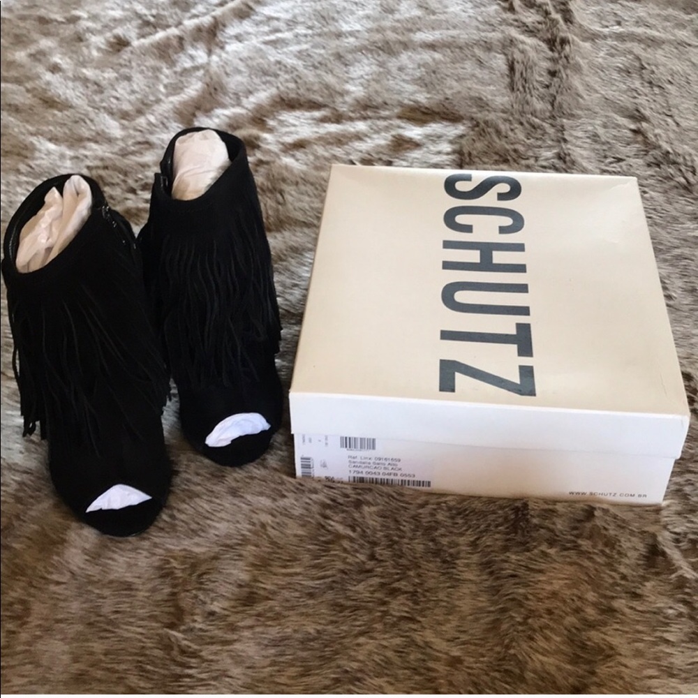Beautiful sexy Schultz fringed peep toe bootie.